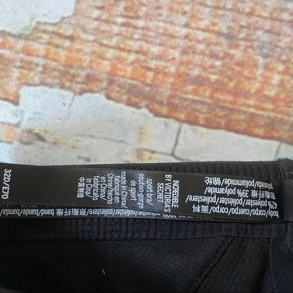 Victoria’s Secret gray sport bra size 32D - Picture 4 of 4